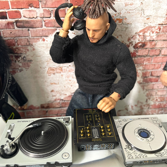 Miniature Replica Technics 1200 Direct Drive Turntable, CDJ, Mixer 1:12 Scale
